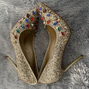 ‼️Classic Gold shimmering stilettos‼️